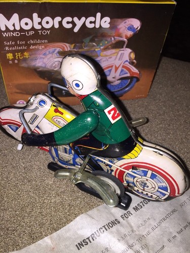 Vintage motorcycle tin wind-up toy MS 702 china 1970's (KC)