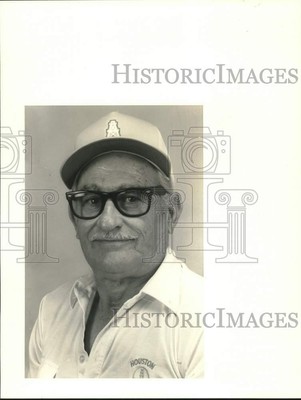 1986 Press Photo Janitor for Houston Oilers Jesse Cantu - hps02302