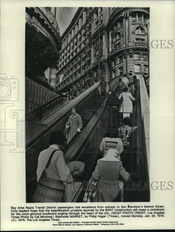 1979 Press Photo Transit Passengers Take Escalator to San Francisco