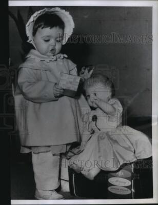 1955 Press Photo New York Christine Parker from Tulsa arrived in New York NYC
