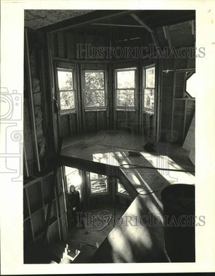 1987 Press Photo Stairwell with both floors of Mark, Marian Needham's renovation