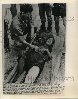 1965 Press Photo Wounded Binh Dinh Province Villager at Bong Son Airfield