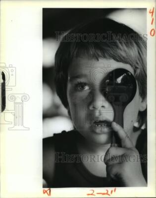 1988 Press Photo Audubon Zoo - Mathew Meyers Takes a Visual Acuity Test