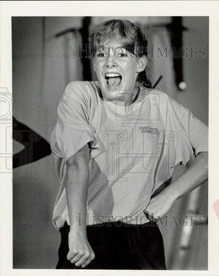 1988 Press Photo Cheerleader Brenna Sharp of Northwestern High during practice