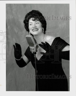 Press Photo Monica Heuser in a scene from ''A Closer Walk with Patsy Cline.''