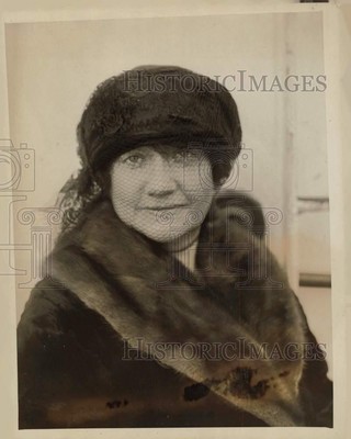 1922 Press Photo American writer Marion Ryan arrives in New York - kfa05429
