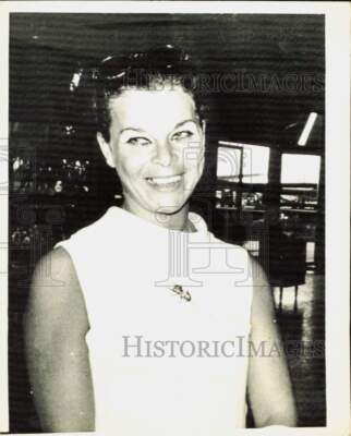 1968 Press Photo Princess Maria Beatrice smiles on her arrival in Mexico City