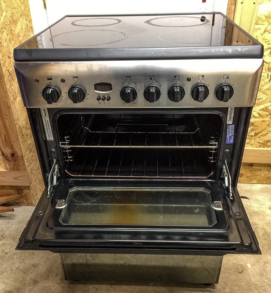 Freestanding Indesit electric cooker, double oven with grill and hob in Witney, Oxfordshire