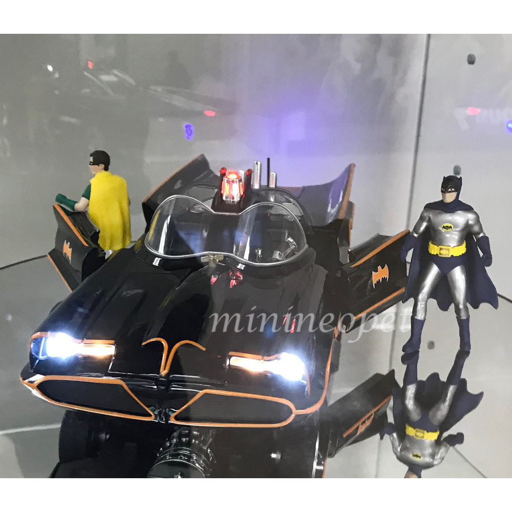 JADA 98625 TV SERIES 1966 CLASSIC BATMOBILE 1/18 w  LIGHT & 