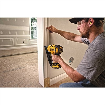 DEWALT 20V MAX XR 16GA 2.5 in. Finish Nailer DCN660D1R Certified Refurbished