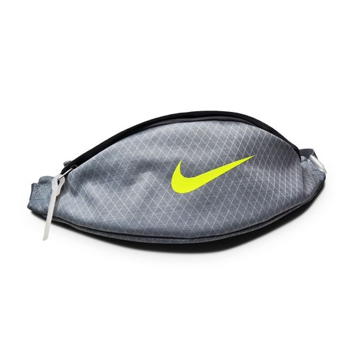 

Поясная сумка Nike Heritage для спортивной одежды, поясная сумка 3 л — DC9856 084 — Серый Вольт, Silver