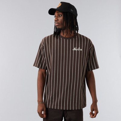 

Мужская футболка New Era Pinstripe SS Lifestyle коричневый, New Era Pinstripe SS Lifestyle T-Shirt