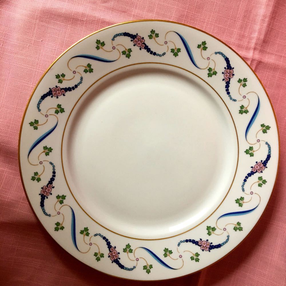 Richard Ginori China 1028 Pattern 72 Piece Service for 12 New