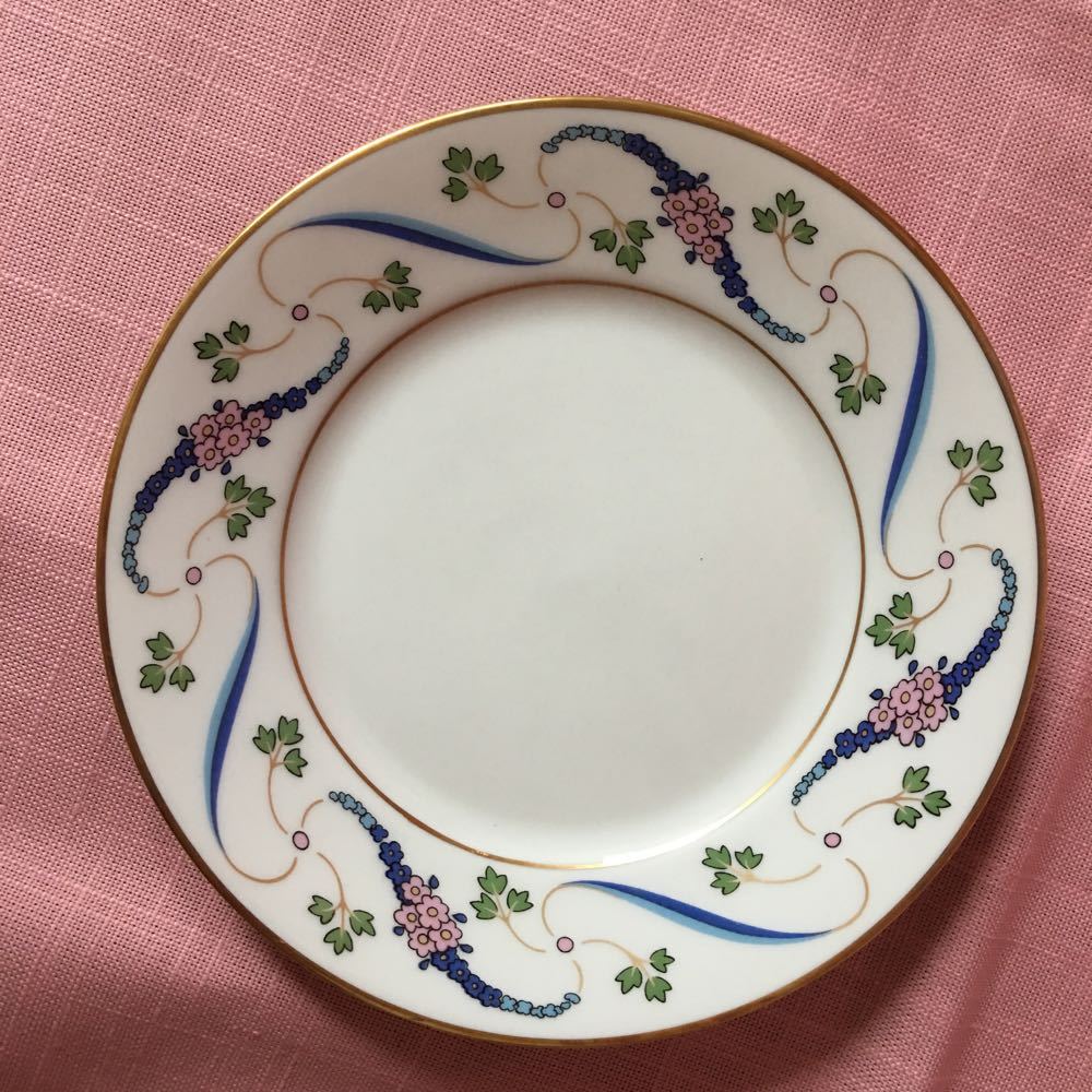 Richard Ginori China 1028 Pattern 72 Piece Service for 12 New