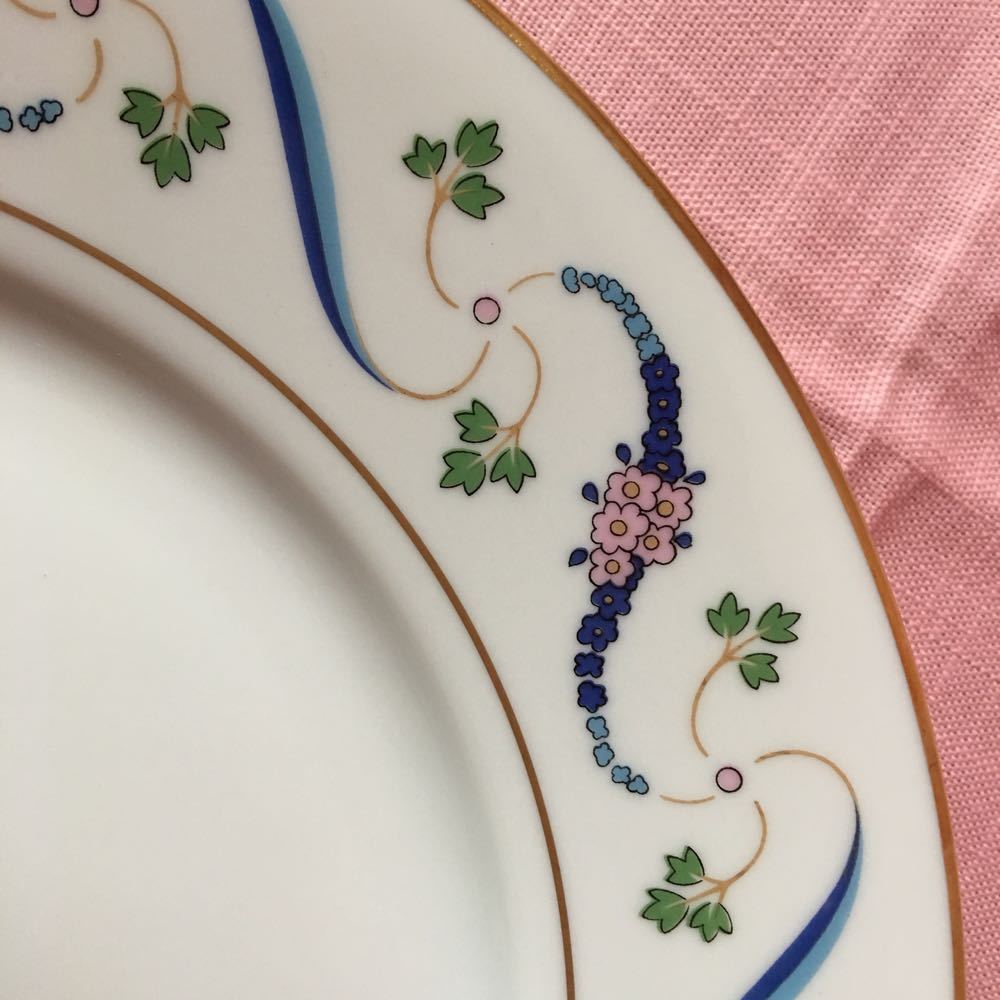 Richard Ginori China 1028 Pattern 72 Piece Service for 12 New