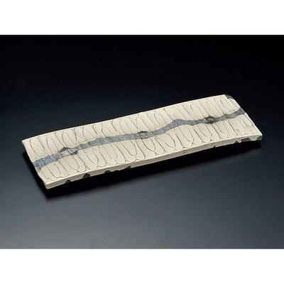 Four noir étrangement divisé sogi 18.0 longue plaque carrée avec pieds...