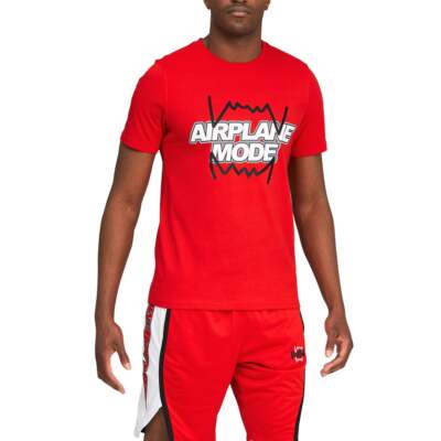 

Puma Derrick Jones Graphic Crew Neck Short Sleeve TShirt Mens Red Casual Tops 53, Красный, Puma Derrick Jones Graphic Crew Neck Short Sleeve TShirt