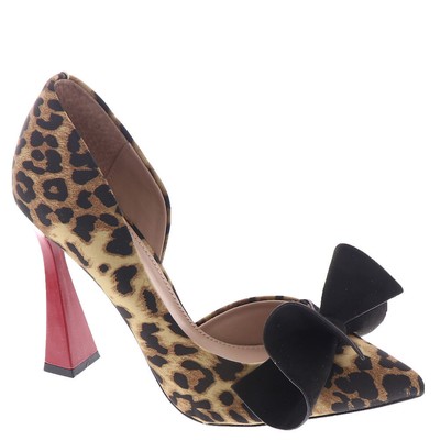 

Женские слипоны Betsey Johnson Nobble-P