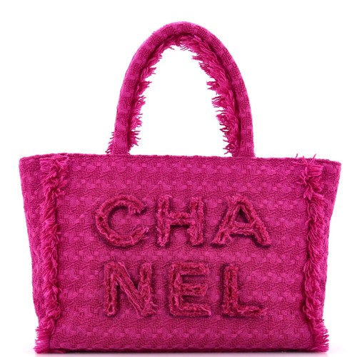 Dans les serres de Chanel Fashion Show Collector's Beach