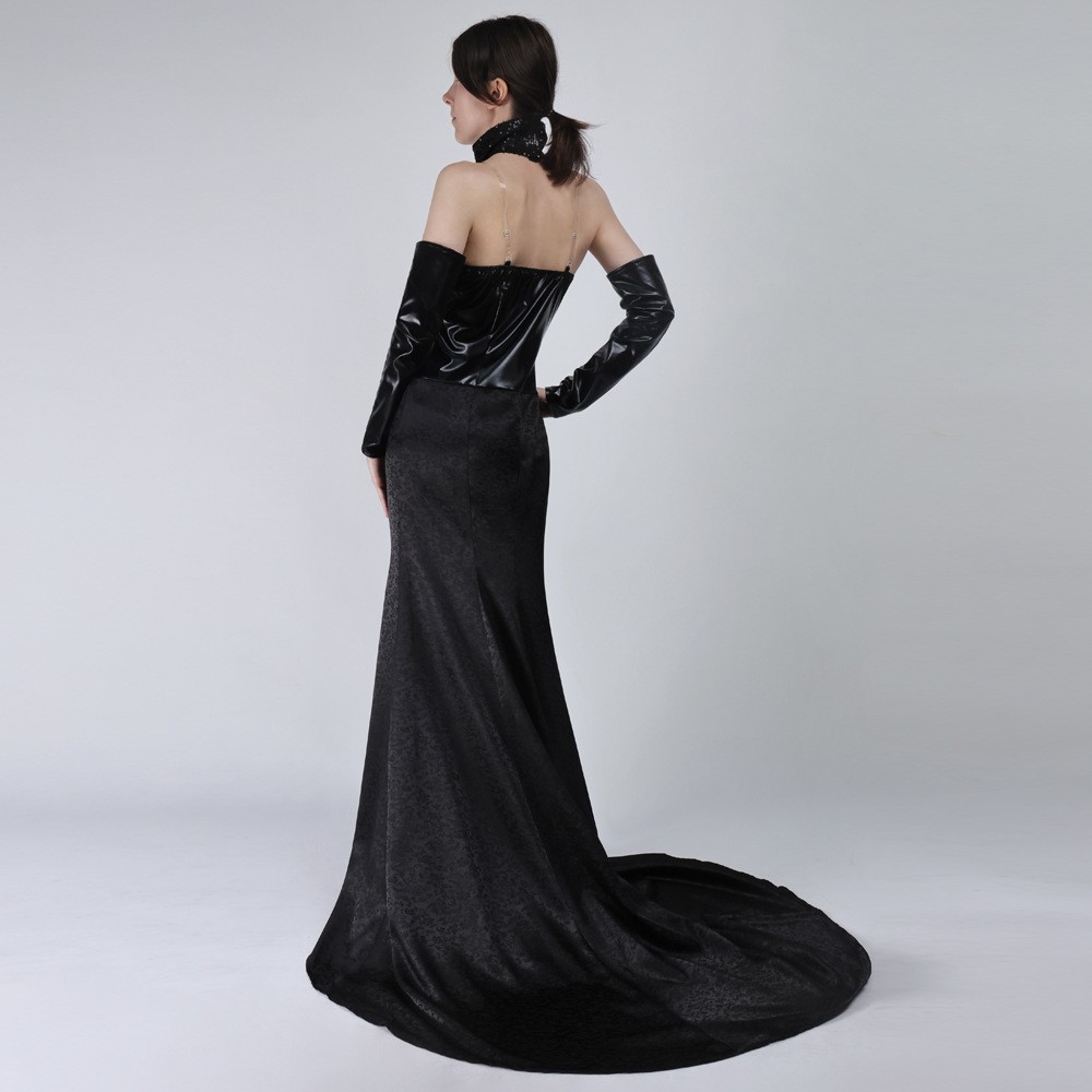 padme dress black This Outfit Of Padme's From AOTC Was The Only Costume Designed by George Lucas Himself. In The Film It Almost Looks Like a Hand Choking Her. Symbolism/Foreshadowing Of Padme's Eventual Fate? Or This is not a dress for the modest or shy  its a statement piece for confident women who love to be seen A look into Star Wars:
