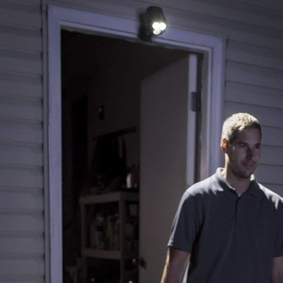 Mr Beams MB390 300-Lumen Weatherproof Wireless Battery Powered LED Ultra Bright