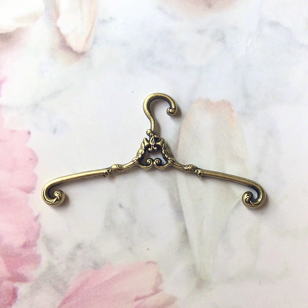 10X Miniature Doll House Hangers Vintage Metal Clothing Wardrobe Accessories