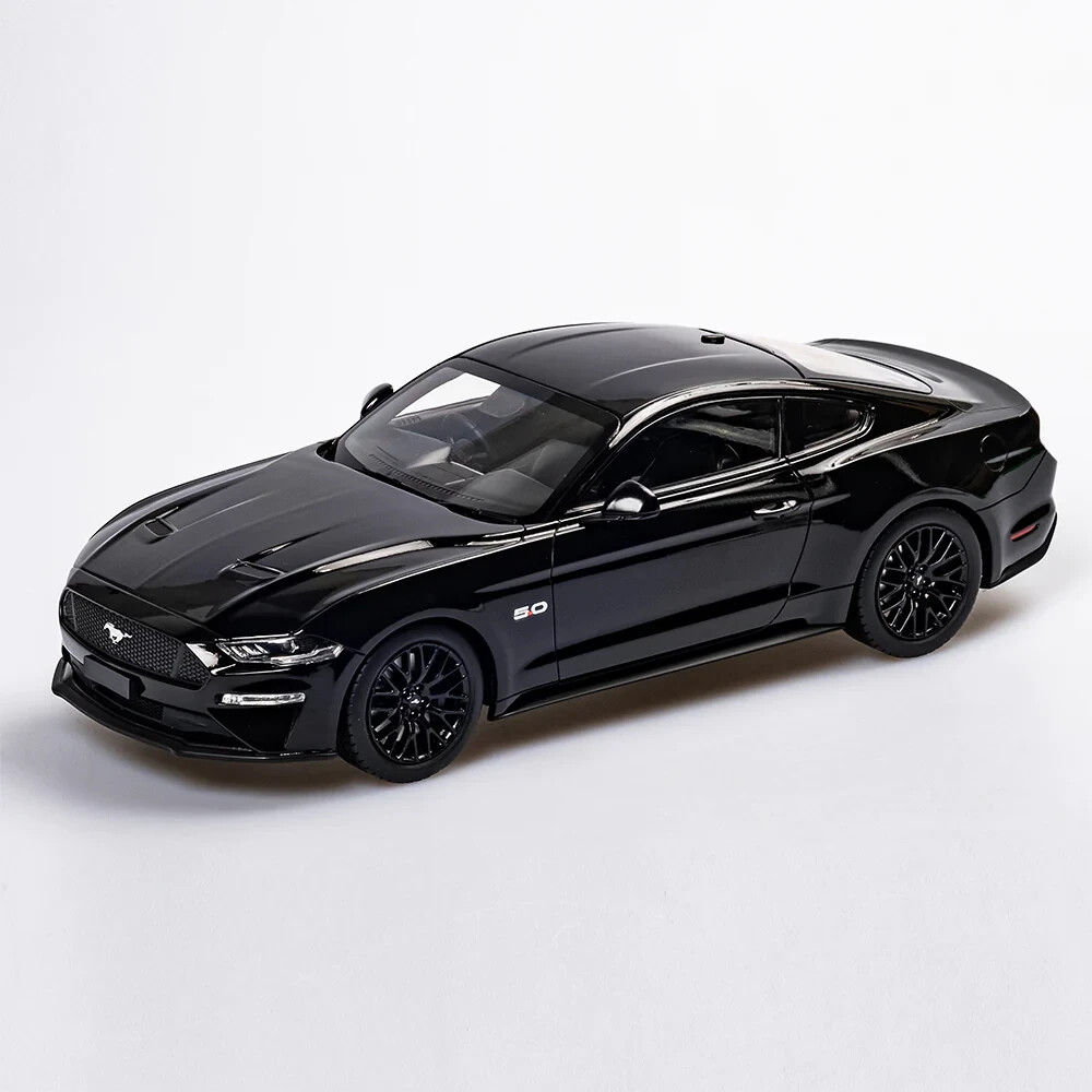 Ford Mustang GT 1/18 スケール 黒 1/18 AUTHENTIC COLLECTABLE Ford Mustang GT Fastback SHADOW