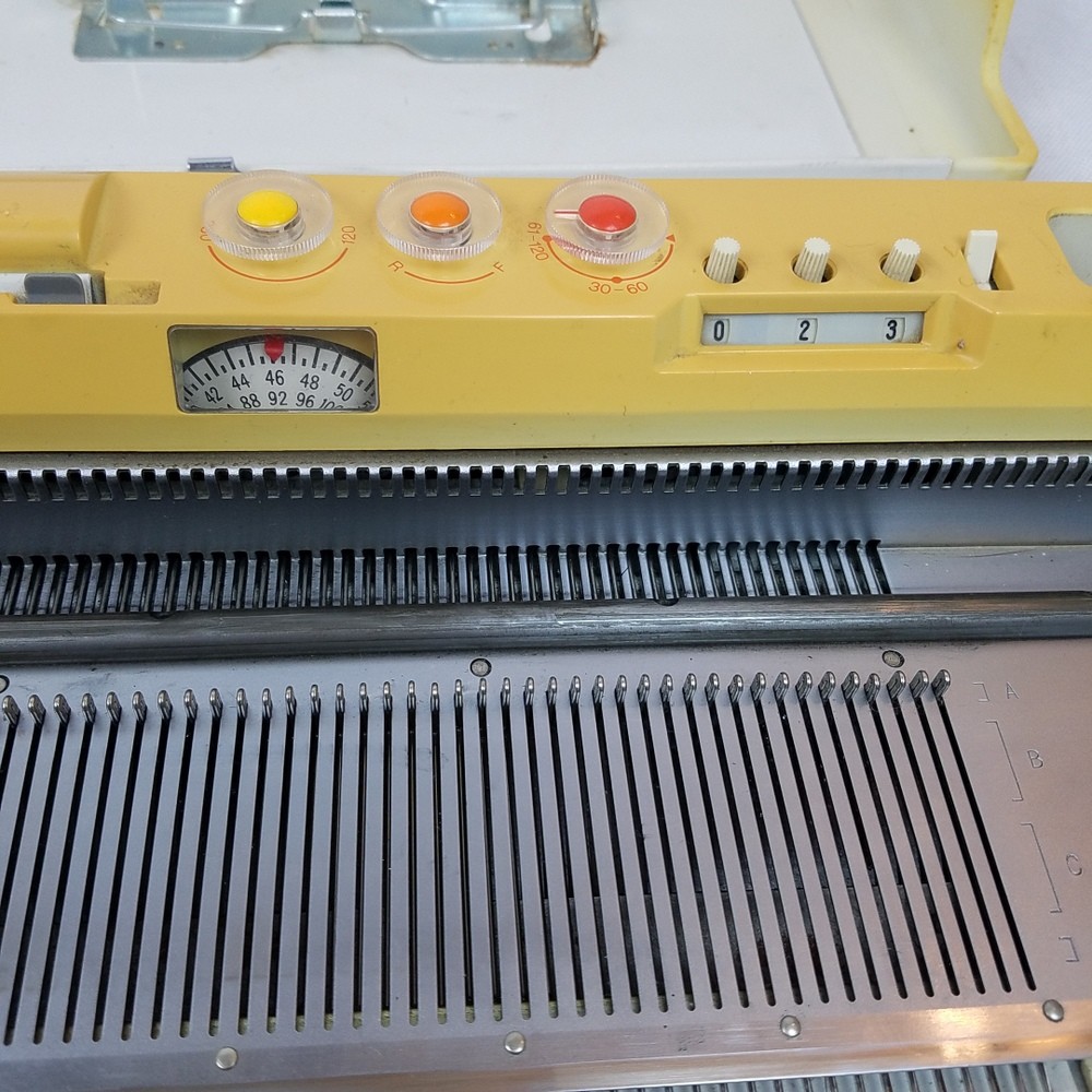 Knitting Machine Studio Mod 360 K with Hard Case Manual Accessories Vintage