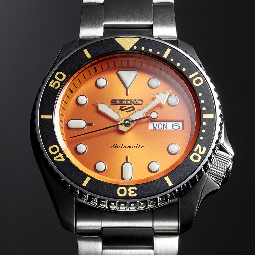 Pre-owned Seiko 5 Sports Srpd59 Automatic 10 Atm Water Resistant 42.5mm Orange Men's Watch