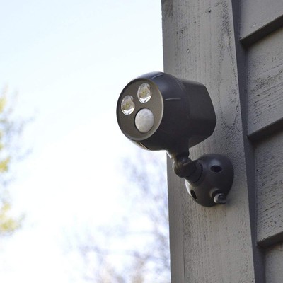 Mr Beams MB390 300-Lumen Weatherproof Wireless Battery Powered LED Ultra Bright