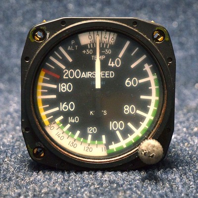 8125 | United Instruments | Airspeed Indicator