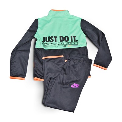 

Детский комплект из двух предметов спортивного костюма Nike — низ и верх — 86K251 023 — Black Mutli, Черный