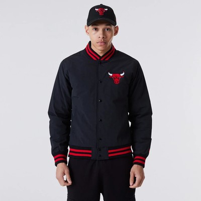 

Мужская куртка-бомбер с логотипом New Era NBA Chicago Bulls черный, New Era NBA Chicago Bulls Logo Bomber Jacket