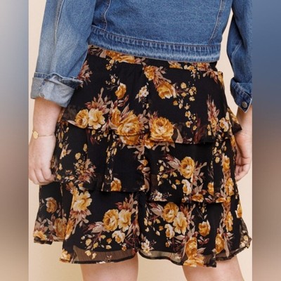 Liza tiered floral mini skirt Francesca's - small