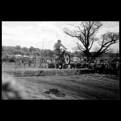 Photo M.001131 GASTON RAHIER 125 SUZUKI 1976 HAWKSTONE PARK MX MOTO CROSS