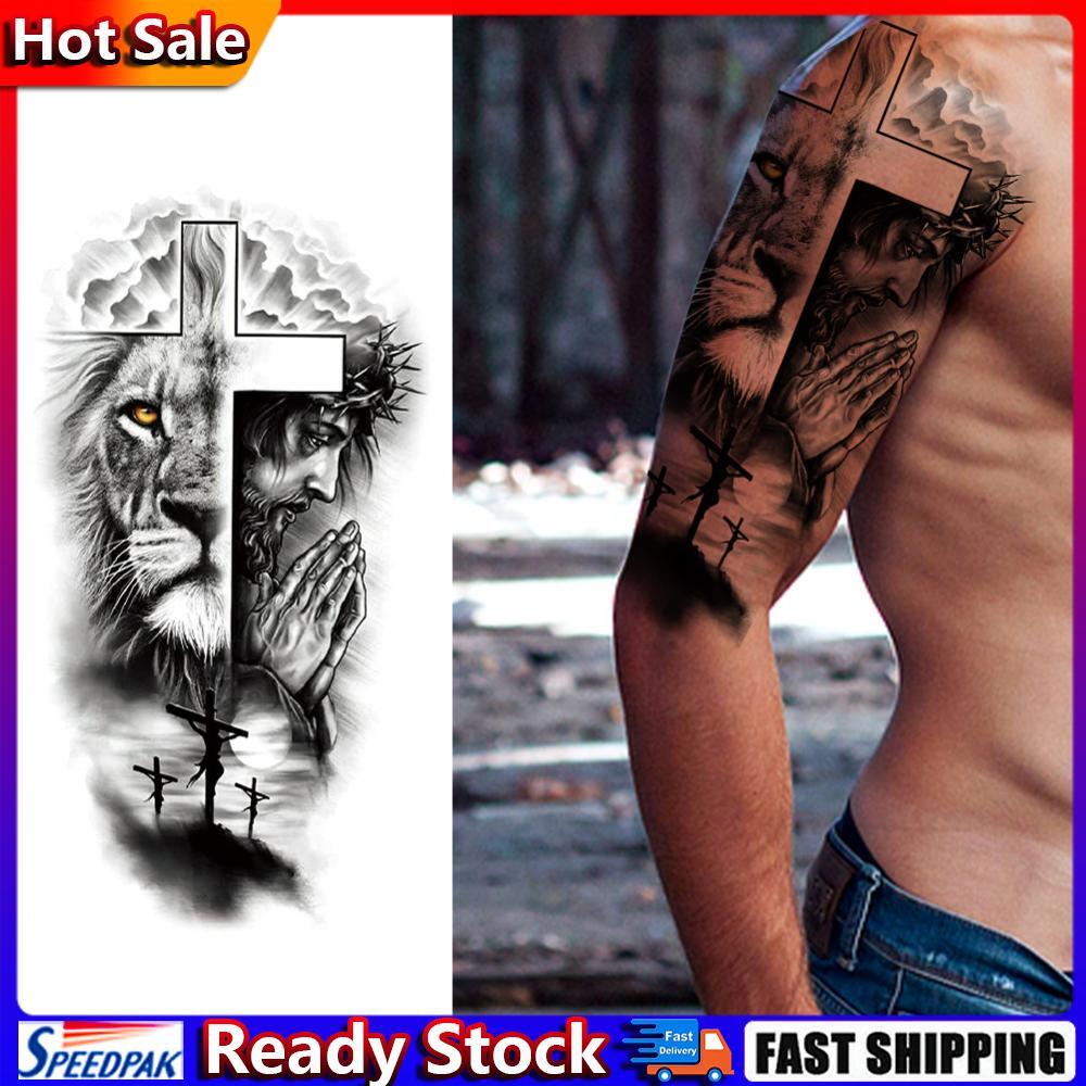 Starke Kontraste, feinste Details und ein Motiv voller Ausdruck: Dieses realistische  Tattoo zeigt, wie moderne Tattoo Kunst Geschichten erzählt. Kraft, Weisheit  und Symbolik gestochen in Perfektion von unseren internationalen Top  Artists bei, image size:1000x1000