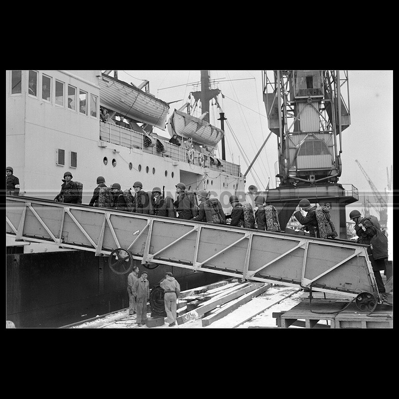 Photo B.001447 Boarding Ss Boskoop Knsm Line 1950 Passenger & Cargo Ship