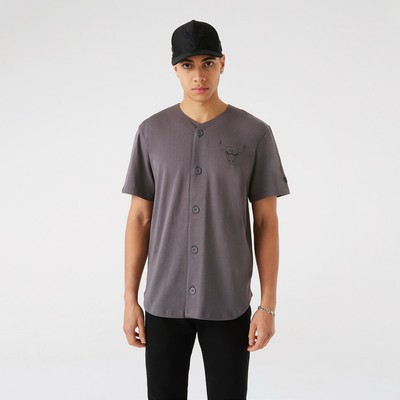 

New Era Chicago Bulls Grey Button Jersey SS Баскетбольная футболка Мужская футболка Футболка, Серый, New Era Chicago Bulls Grey Button Jersey SS Basketball T-Shirt