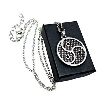Triskelion Triskele Necklace Pendant Symbol Spiral Sun Emblem  20'' Chain Boxed