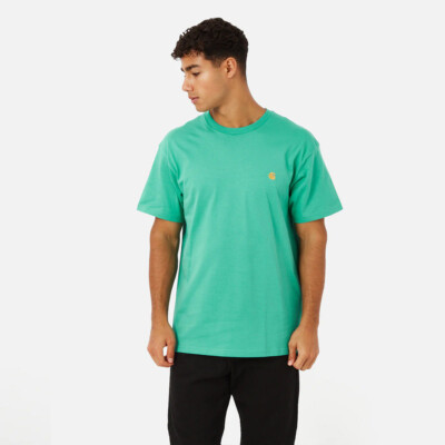 

Мужская футболка Carhartt WIP Chase Lifestyle цвета морской волны/золота, Light blue, Carhartt WIP Chase Lifestyle T-Shirt