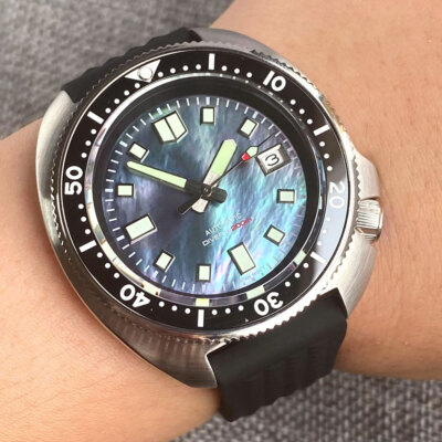 44mm Sapphire Glass NH35A Shell Dial Luminous 200m Diving Automatic Mens Watch