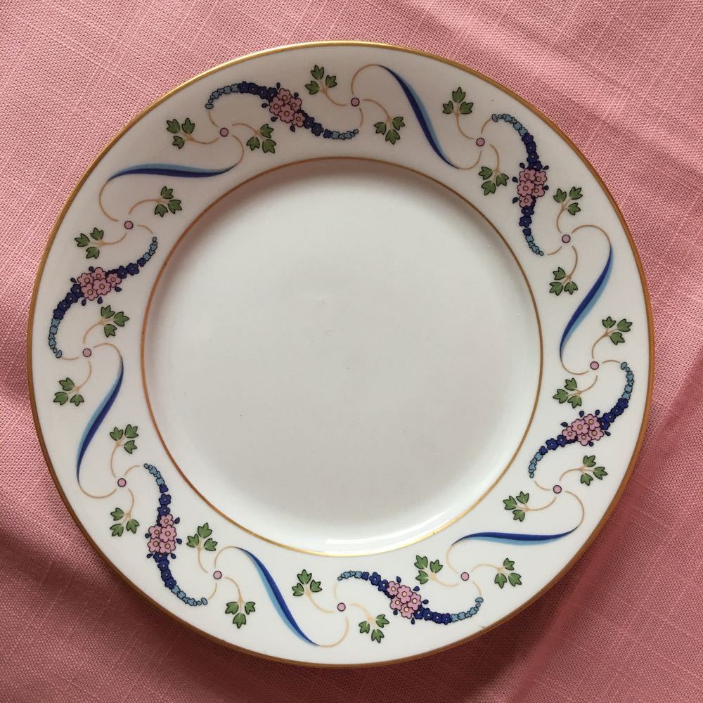 Richard Ginori China 1028 Pattern 72 Piece Service for 12 New