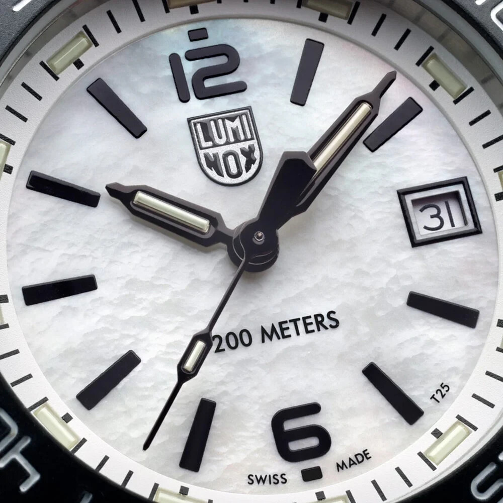 Pre-owned Luminox Xs.3126m Pacific Diver S.steel White Mother Of Pearl Dial 39mm Watch