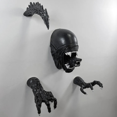 Giant Xenomorph Head Alien Wall Hanging Ornaments Facehugger Mask Towel Rack