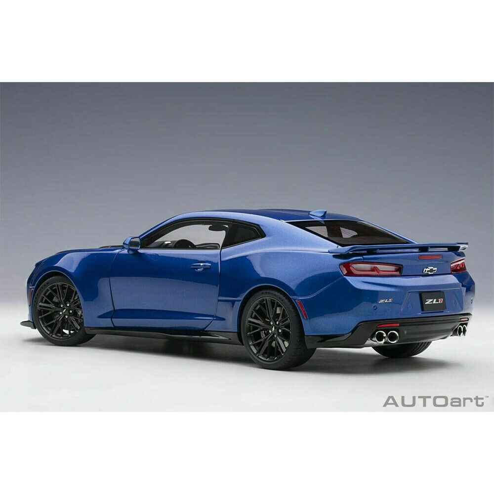値下げ　群青色　2000CHEVROLET 1/18スケール 群青色 2000CHEVROLET 1/18スケール