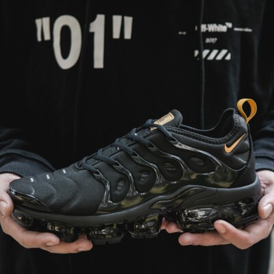 Nike Air Vapormax Plus TN Men's size black/gold running shoes US 7-13