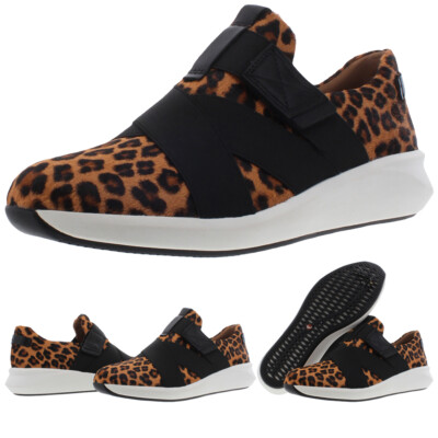 

Женские повседневные слипоны с кожаным ремешком и кожаным ремешком Clarks Un Rio, Leopard print, Un Rio Strap