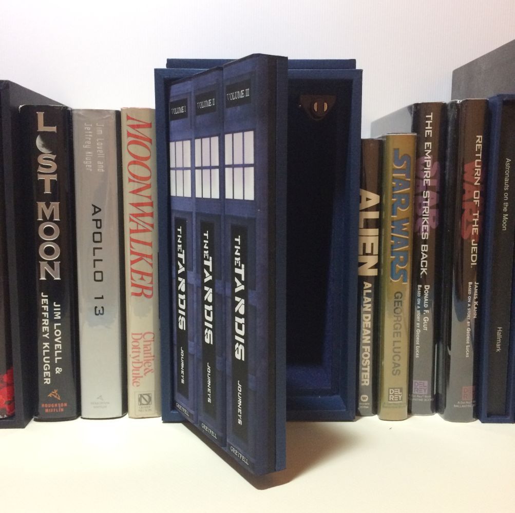 - The Tardis -  Doctor Who Concealed Compartment Book Safe Box