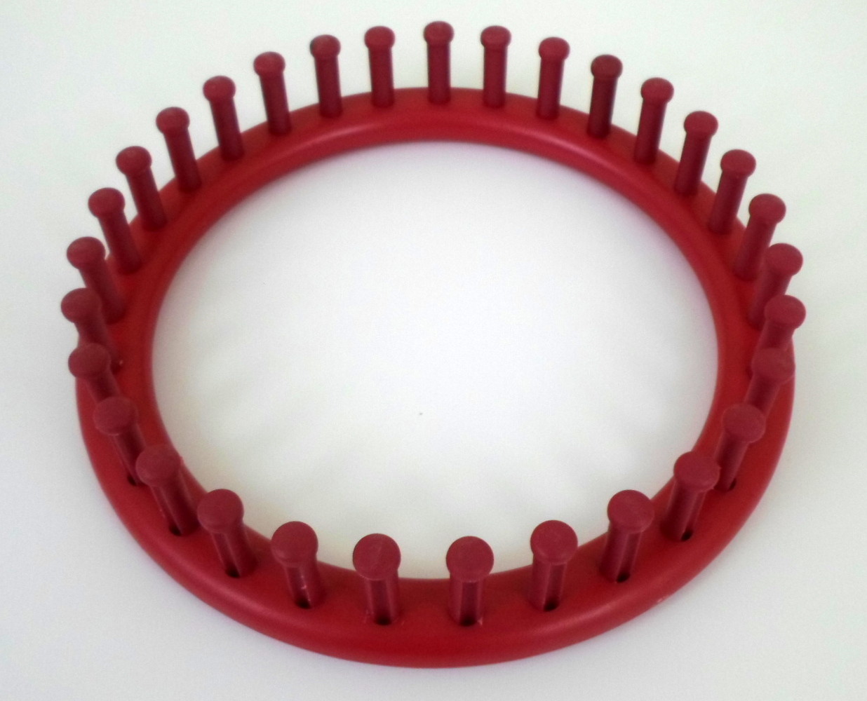 KNIFTY KNITTER Round Knitting Loom RED 31 Pegs