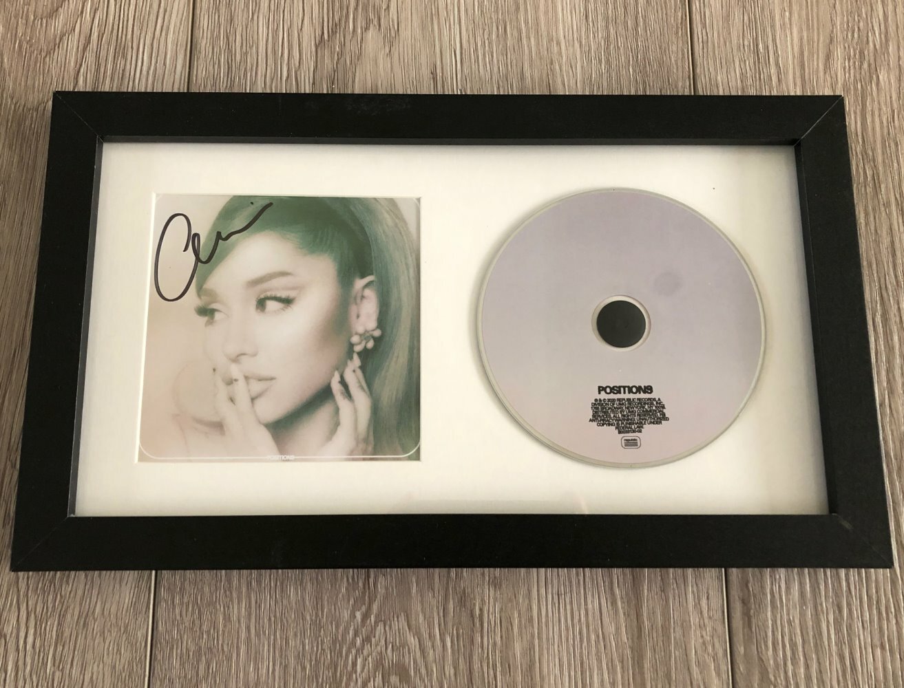 Ariana Grande　直筆サイン入りCD　訳あり s-l1200.jpg